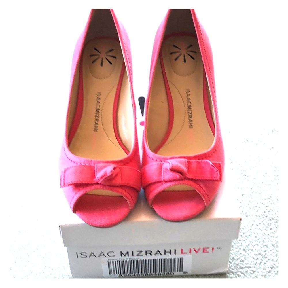 NWOT Isaac Mizrahi Live!  Women’s open toe wedges.